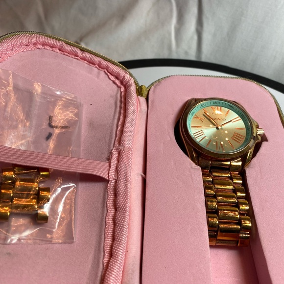 3 ladies watches. 2 new. 1 EUC. - Picture 6 of 9